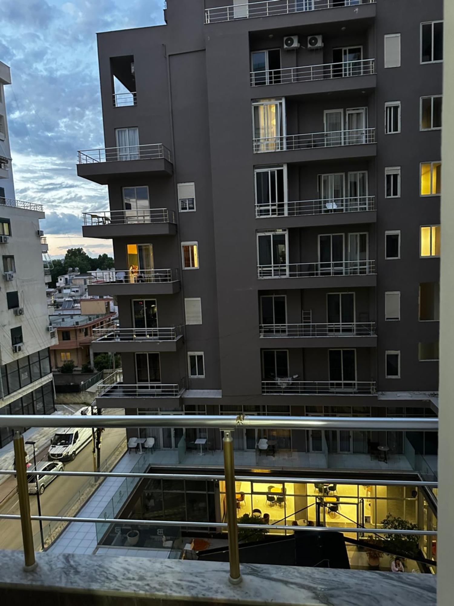 Iri Apartament *